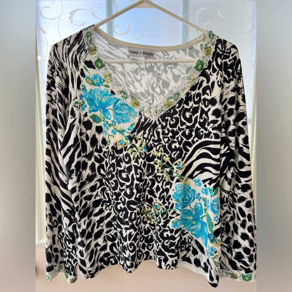 Nancy Bolen City Girl pullover v-neck beaded, floral, abstract animal print XL.